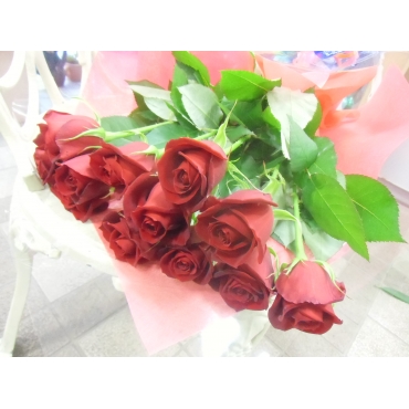 赤バラ１２本の花束